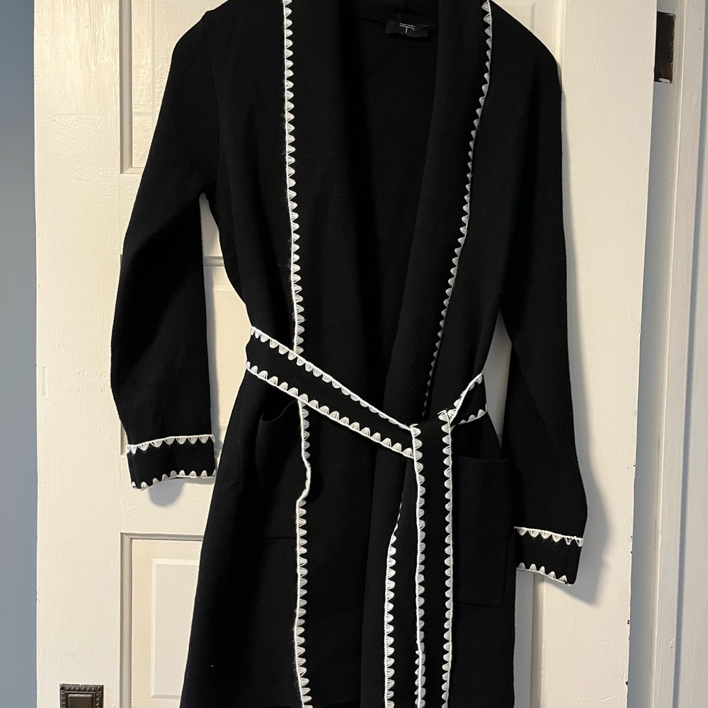 Elegant Black and White Women's Sweater Robe NWT
